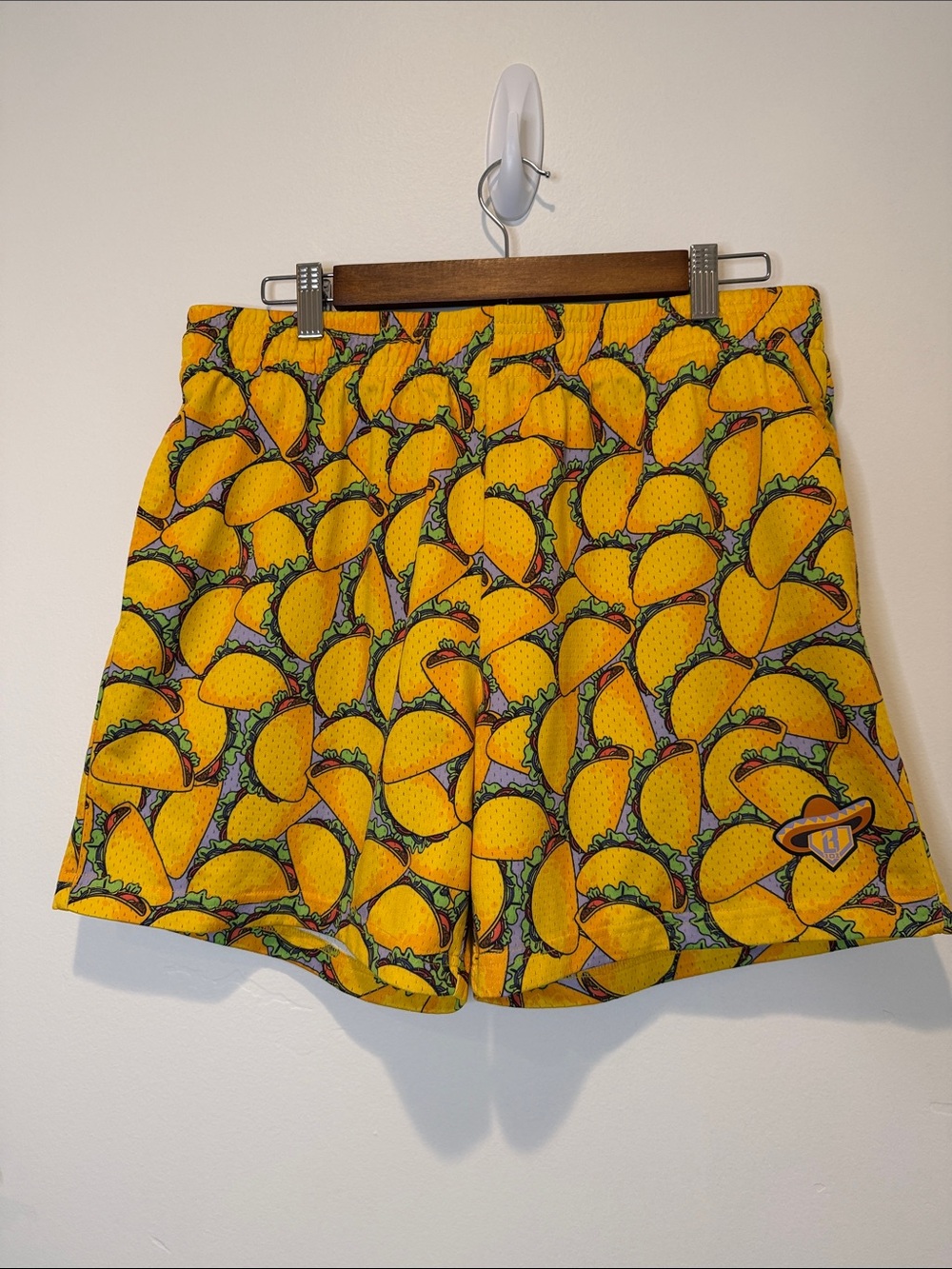 Baseball Lifestyle 101 - men’s large shorts like new